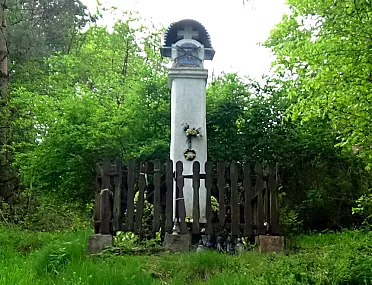 Postavené na pamiatku mŕtvych robotníkov v Starej Kremničke.