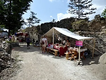 Hrnčiarsky jarmok Glgáč na hrade.