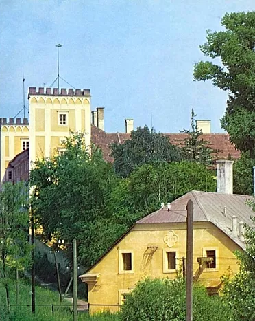 Na mlyne je vidno nápis 1777.