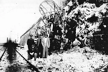 Odstraňovanie havárie nemeckého vojenského transportu.