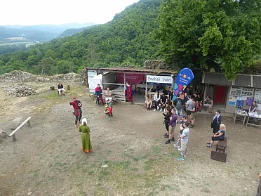 Spolok rytierov Vir Fortis na hrade.