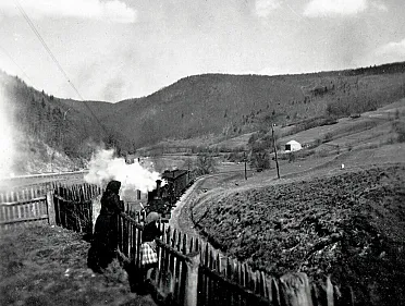 Anča si pomaly bafká po trati.