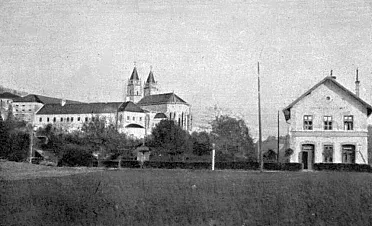 Hronský Beňadik so železničnou stanicou.