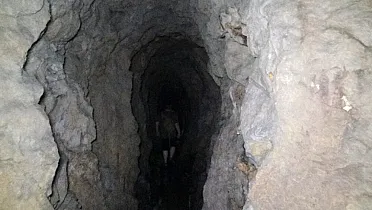 Prechod cez Partizánsku štôlňu v Štiavnických Baniach.