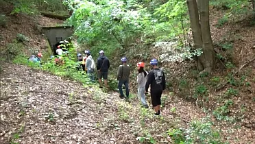 Vchod do partizánskej štôlne od tajchu Bakomi.