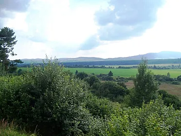 Krajina pri pohľade z vlaku.