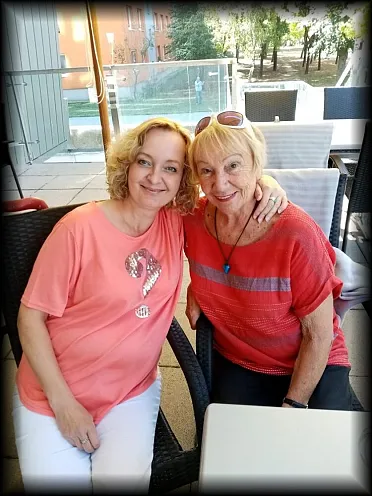 Edita Blanárová s učiteľkou Lubou Nedbalovou.