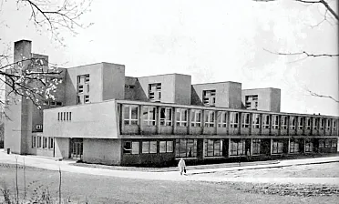 Škola krátko po otvorení 1.9.1961