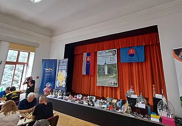 Sponzori a ceny pre šachistov.