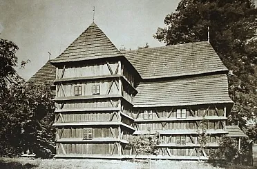 Kostol postavený celý z dreva.