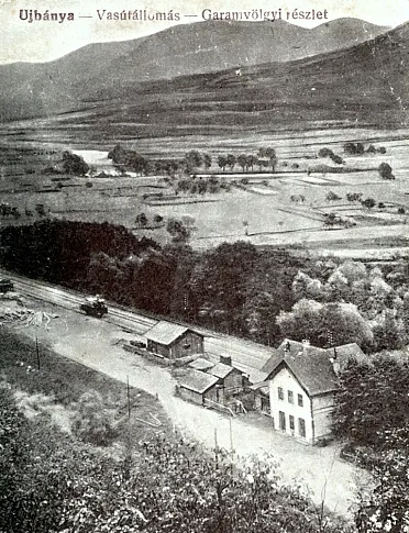 Pohľad na stanicu Nová Baňa zhora