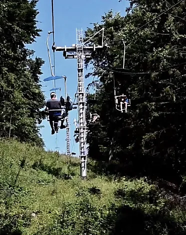 Jednosedačková retro lanovka