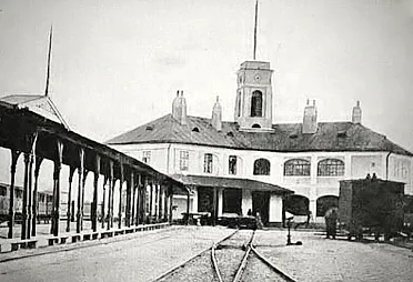 Stanica konskej železnice v Bratislave.