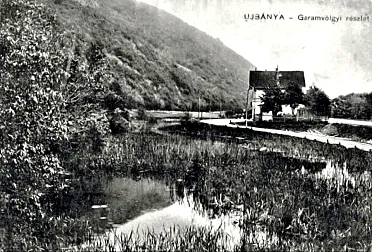 Stanica Nová Baňa postavená na močarinách