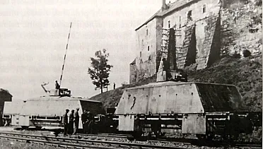 Tankové vozne pod zvolenským zámkom v roku 1954.