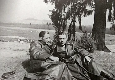 Veliteľ IPV III - Masaryk a jeho zástupca.