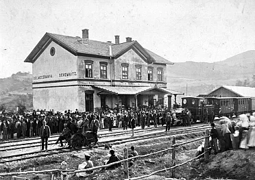 Slávnosť na stanici v Banskej Štiavnici.