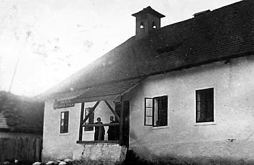 Prvá škola v obci.