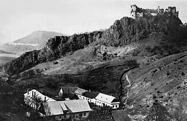 Hrad so Šášovským Podhradím.