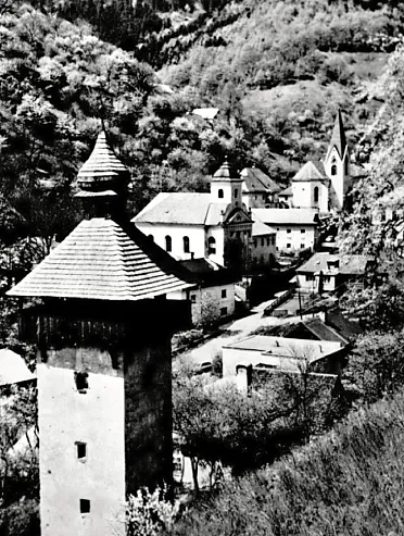 Klopačka a kostoly.