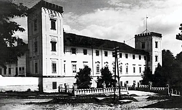 Biskupský kaštieľ.