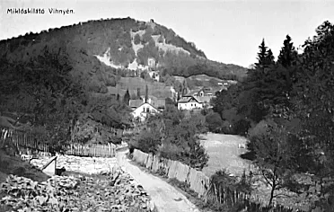 Kamenné more nad obcou.