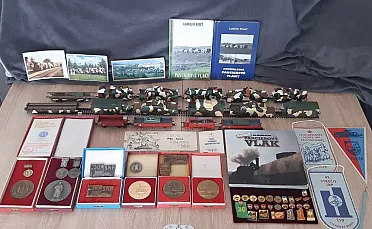 Zbierka modelov a ukážka medailí.