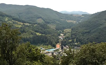 Pohľad z Kamenného mora na obec.