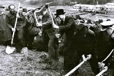 Slávnostný výkop 1.4.1948.