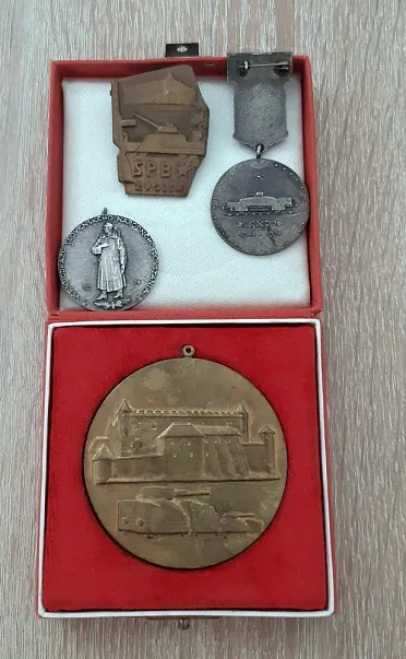 Tankový vozeň na medailách.