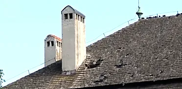 Deravá strecha na kaštieli.