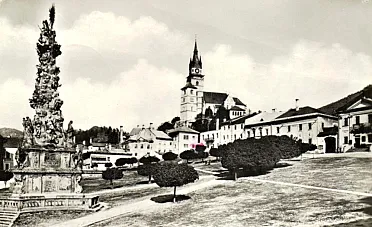 Námestie v minulosti.