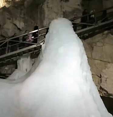 Mohutný ľadový stĺp sa už roztopil.