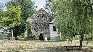 Kostol so zvoničkou