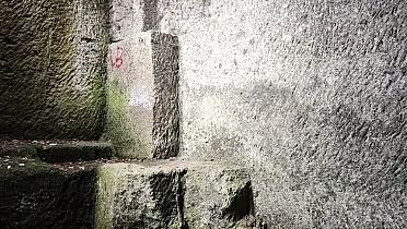 Vnútro kamennej izby