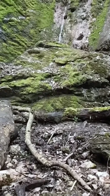 Vodopád sa stráca v zemi