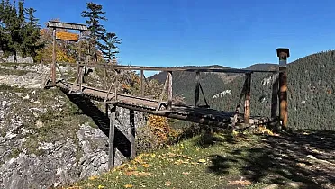 Vstup na hrad cez môstik