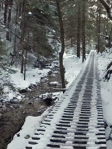 Chodník popri potoku