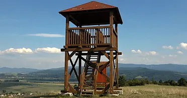 Drevená rozhľadňa na vrchu Hájnica