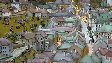 Mesto z lepenky a kartónu