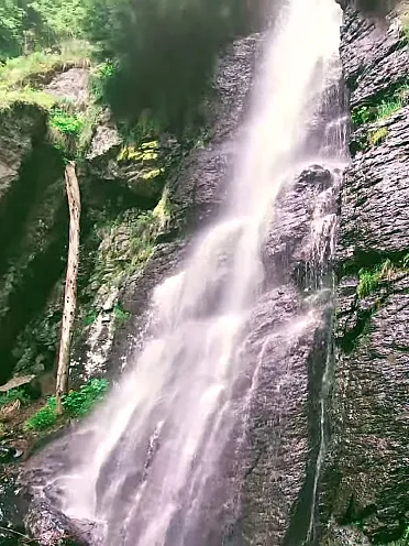 Miestny názov je Vodopád Bystrô