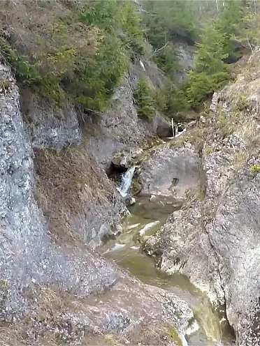 Kamenné koryto potoka