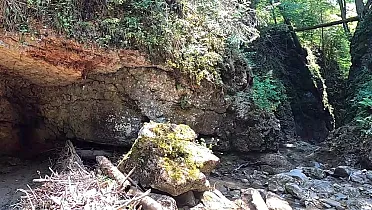 Potok Malý Lipník sa zarezáva do skál
