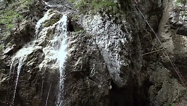 Rebrík popri vodopáde