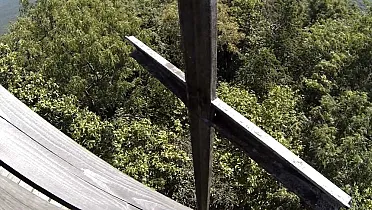 Kríž pred rozhľadňou