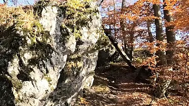 Skalné útvary pod vrcholom