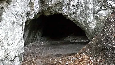 Vchod do Mojtínskej jaskyne