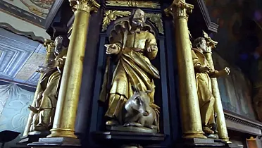 Kazateľnica s postavami evanjelistov