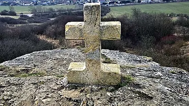 Kríž na vrchole brala