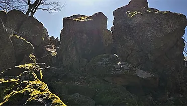 Vrchol pokrytý skalami